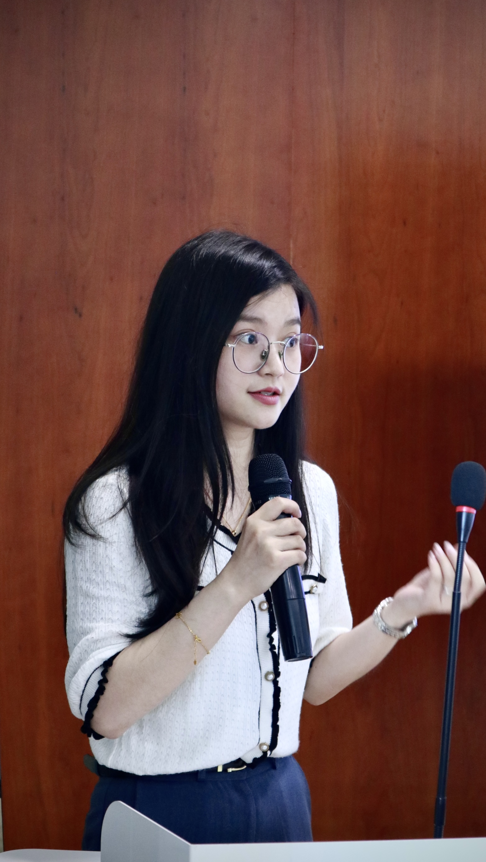 李千千的副本.jpg 李千千的副本.jpg