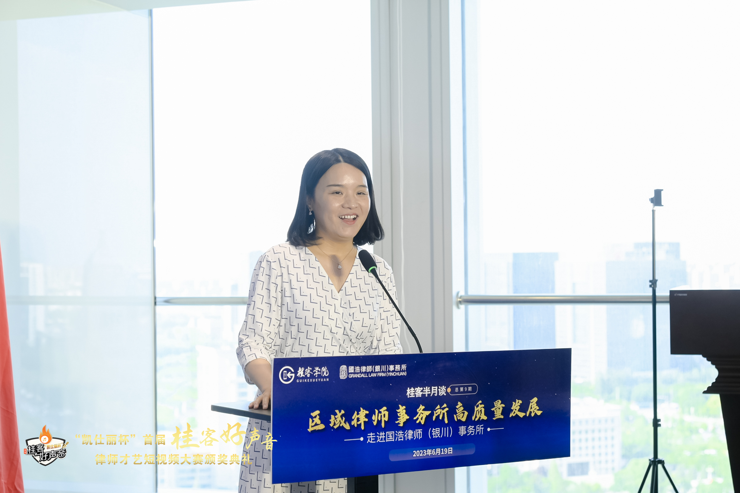 巨瑩博.jpg 巨瑩博.jpg