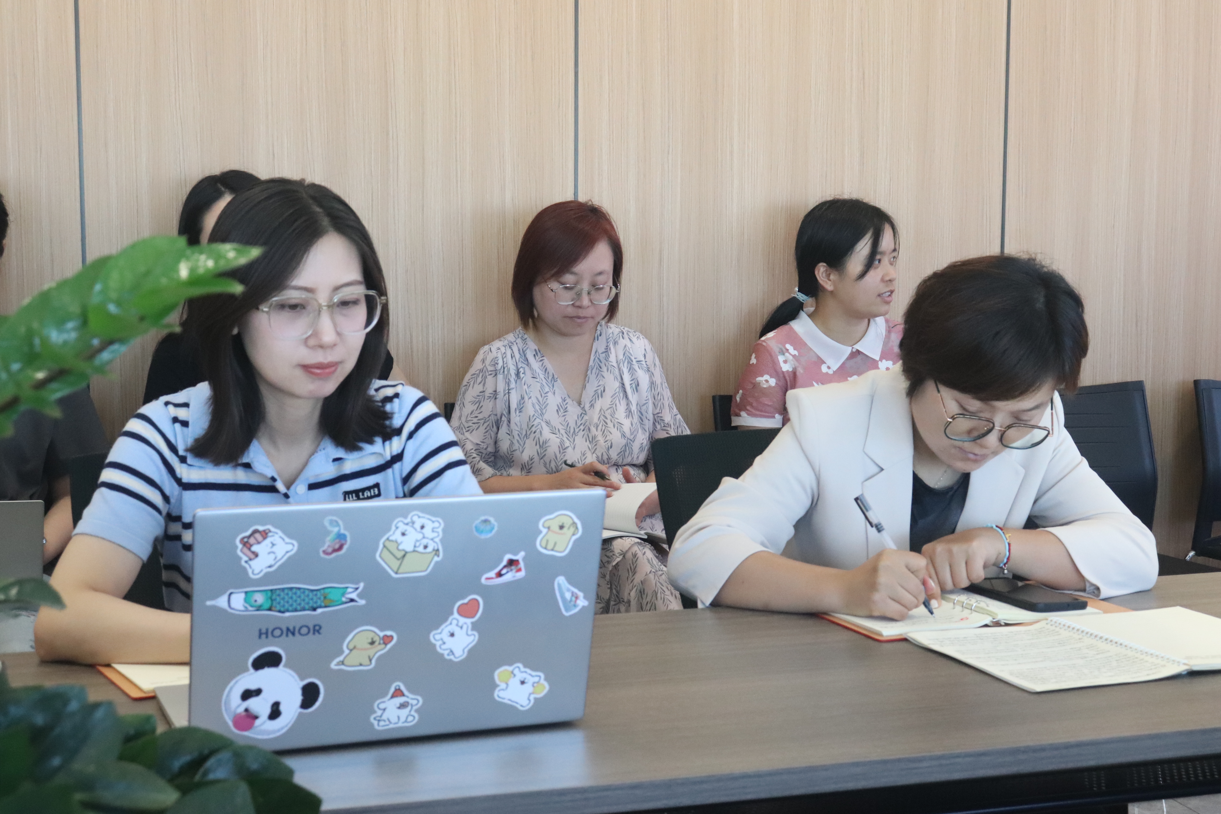 國浩烏魯木齊黨支部深入學習黨的第二十屆三中全會精神照片 (7).JPG