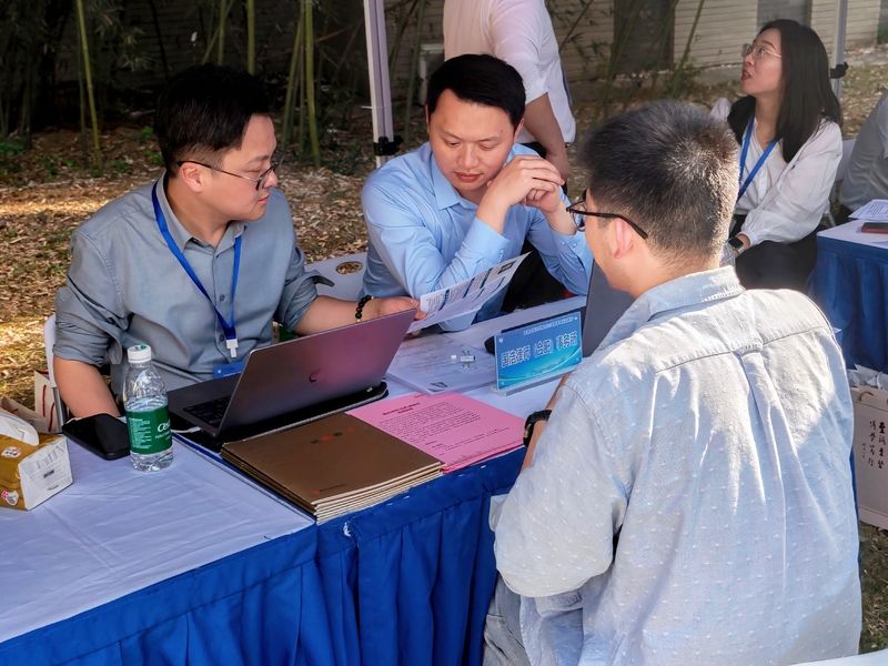 招聘照片 (1).jpg 招聘照片 (1).jpg