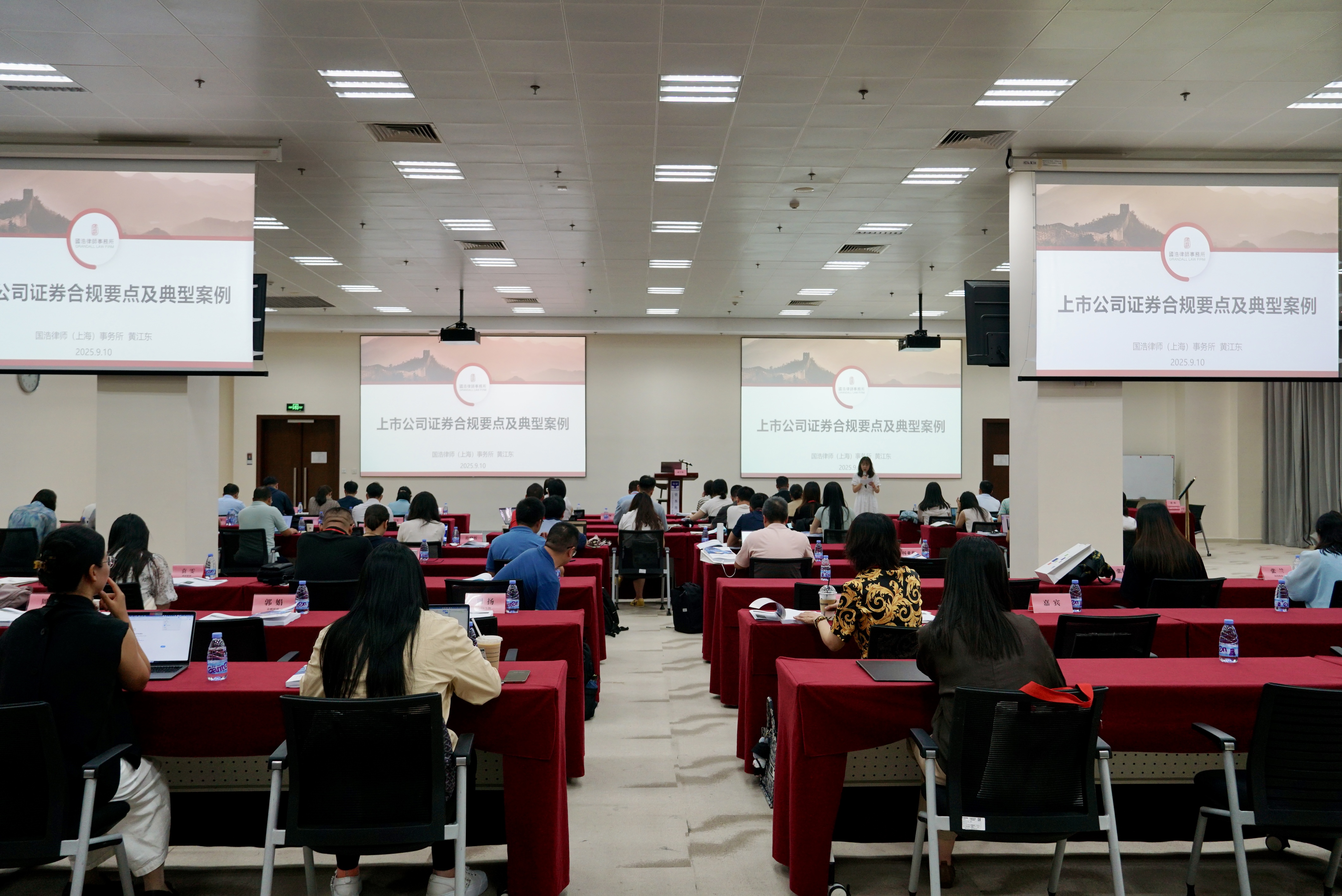 資本市場學院 圖片1.jpg 資本市場學院 圖片1.jpg